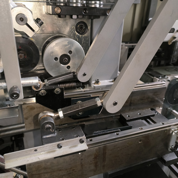 Γραμμή παραγωγής 100 πυρήνων κρεβατιών ανοίξεων στρωμάτων ελέγχων με σερβομηχανισμό ανοίξεις/λ.