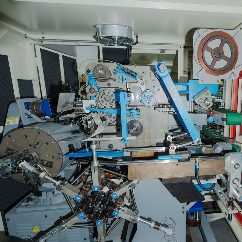 Δυνατότητα 60-90 φύλλα 8 ώρες Γραμμή παραγωγής στρωμάτων Συνολική ισχύς Περίπου 35 KVA Εξοπλισμός κατασκευής στρωμάτων υψηλής απόδοσης