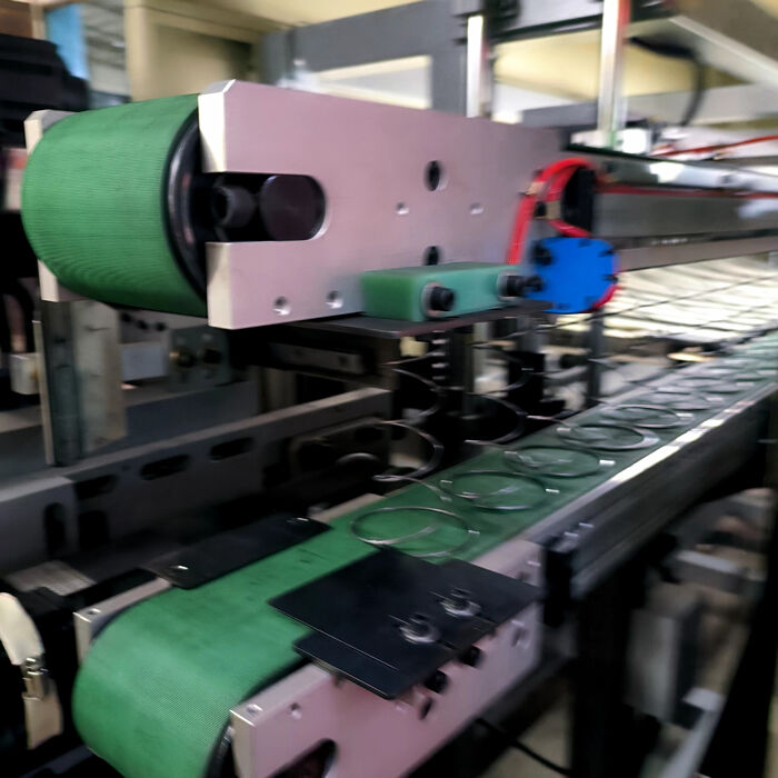 Δυνατότητα 60-90 φύλλα 8 ώρες Γραμμή παραγωγής στρώματος με διάμετρο δαχτυλίδι άνοιξης ανοιγμού 65mm-90mm Διάμετρο σύρματος συναρμολόγησης 1,3-1,6mm για συναρμολόγηση στρώματος